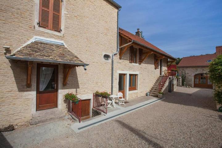 Chambre d’hôte pour 2 personnes, avec terrasse ainsi que piscine et jardin