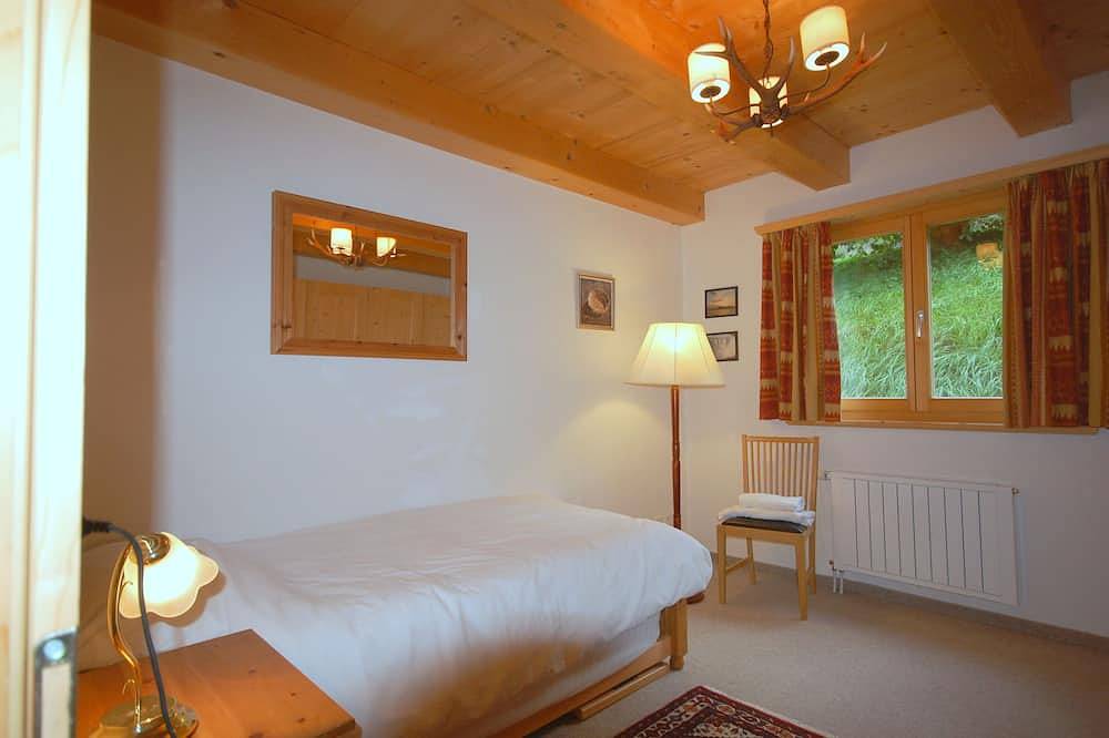 Traditionelles Luxuschalet in der Schweiz in Nähe der Skipisten in Klosters-Serneus, Plessur Alpen
