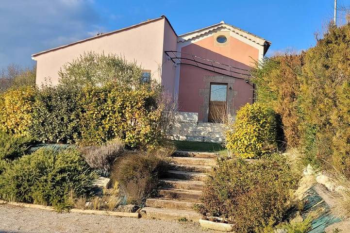 Vacation rental for 3 people, with yard in Mane