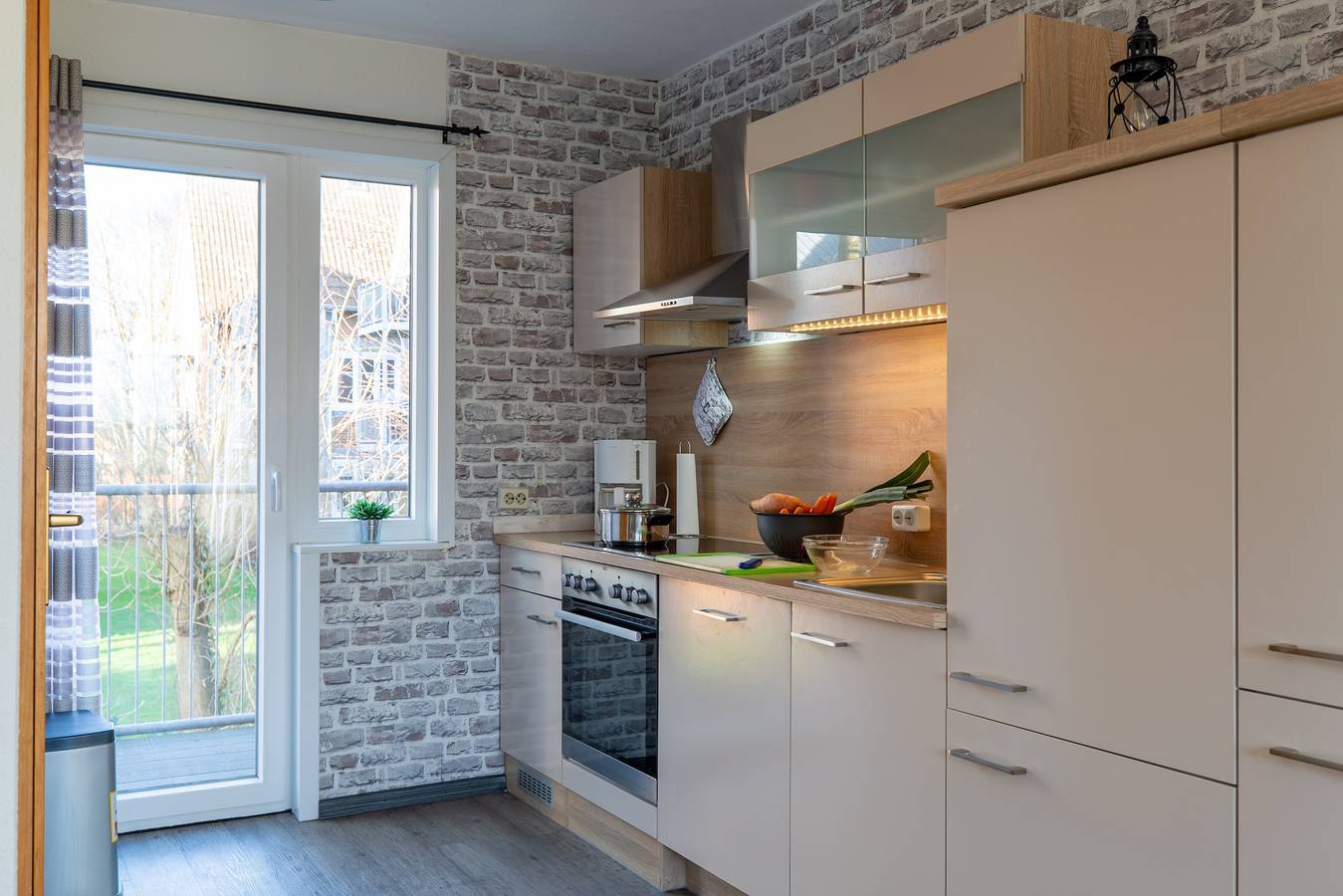 Entire apartment, Apartment 'Fewo Krabbe' with Private Terrace, Shared Garden and Wi-Fi in Pellworm, Nordseeküste
