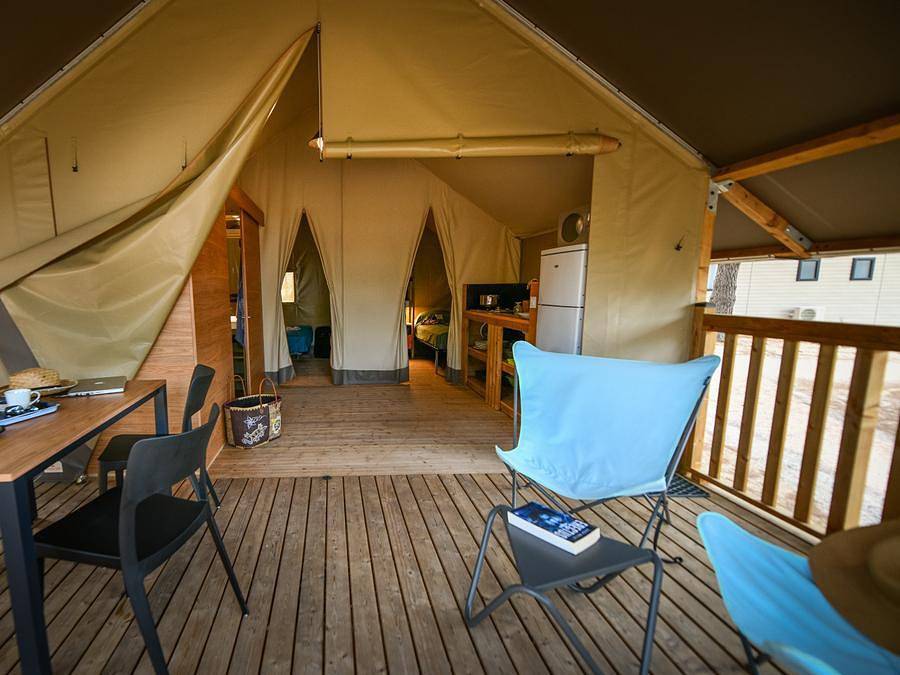 Camping Le Parc de Bormes - Lodge 4 persons - 2 bedrooms in Bormes-les-Mimosas, Toulon region