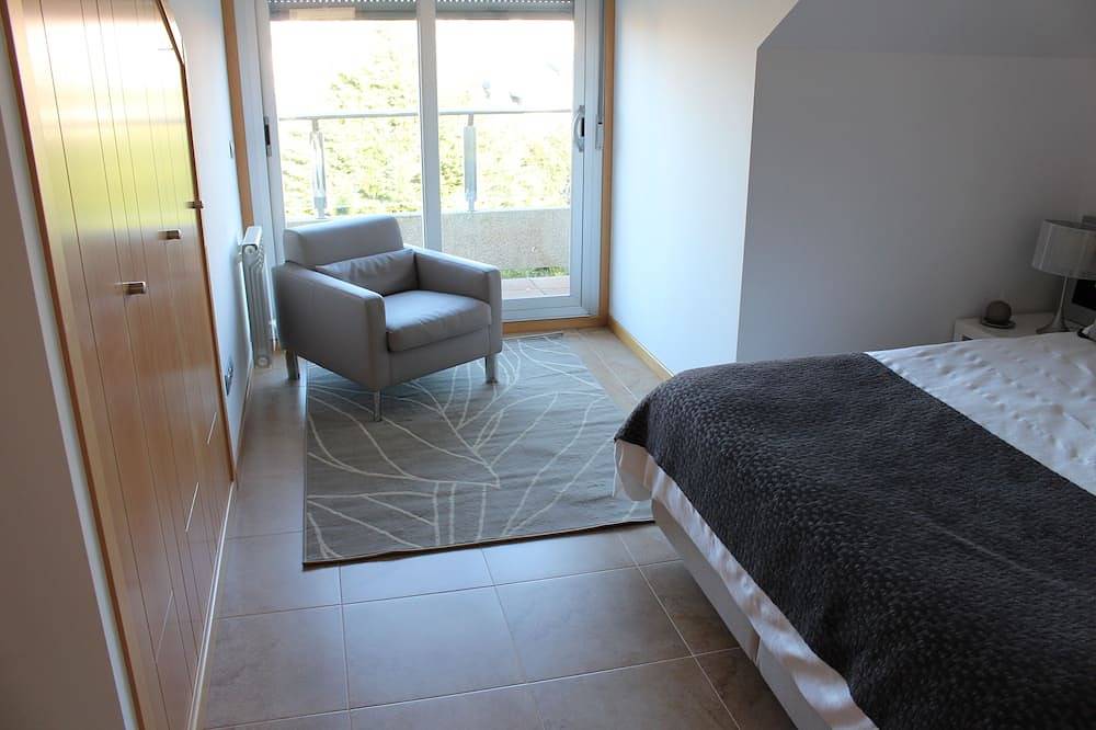 Entire apartment, Spectacular penthouse with terrace and views of the Port(Wifi and Garage) in Sanxenxo, Rías Baixas
