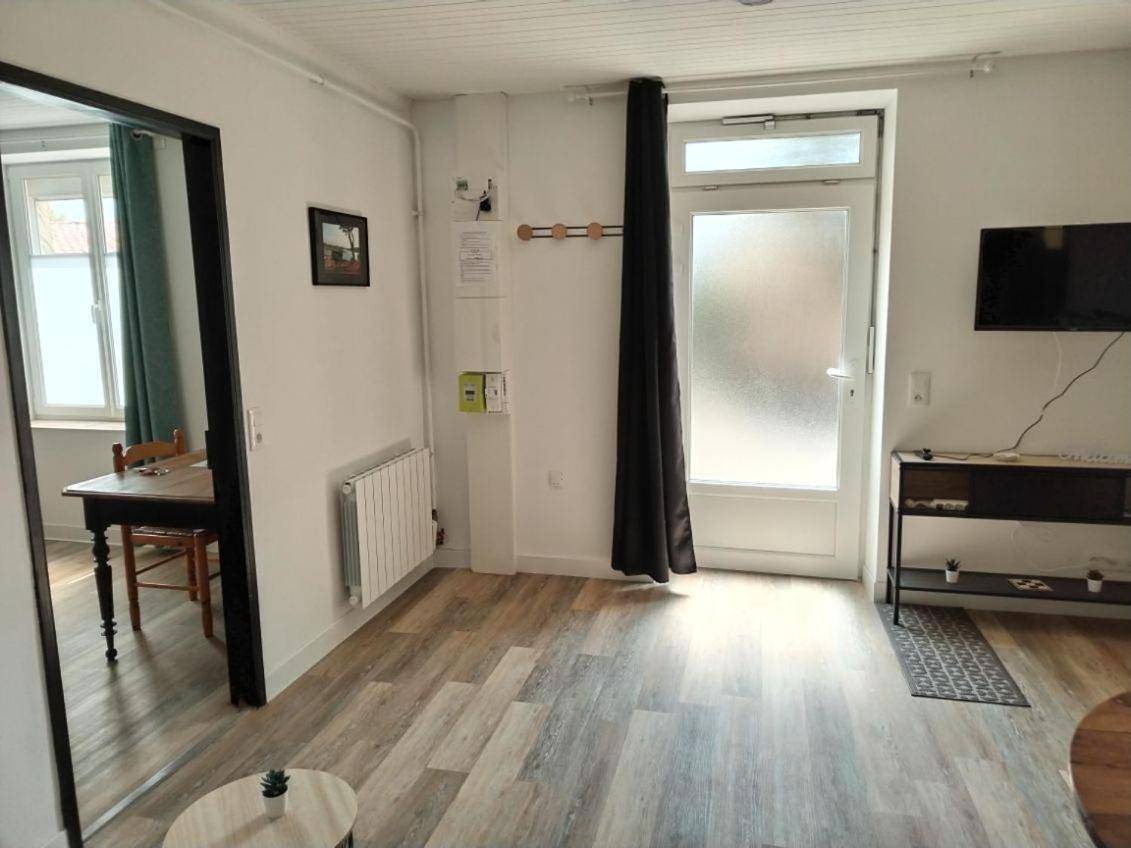Logement chaleureux et parking in La Chevrolière, Région de Nantes