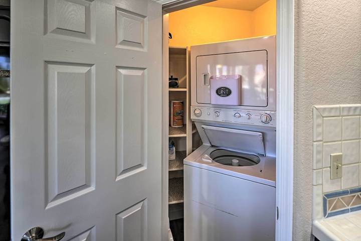 Vacation rental for 13 people, with hot tub and yard in Bullhead City