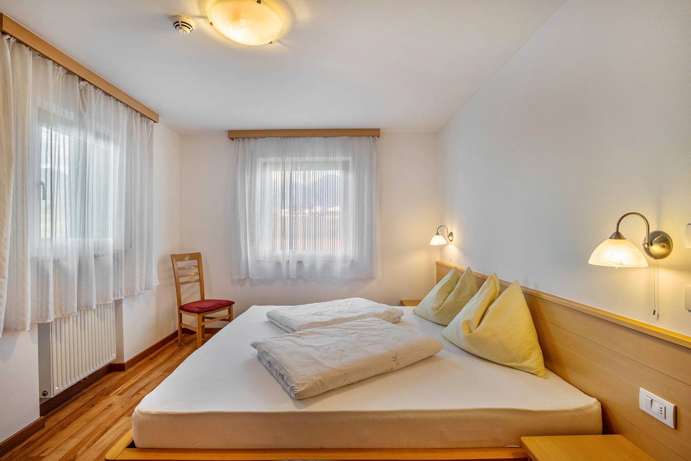 Entire apartment, Holiday Apartment 'Linder 16' with Mountain View, Shared Pool and Wi-Fi in Natz - Naz, Natz-Schabs