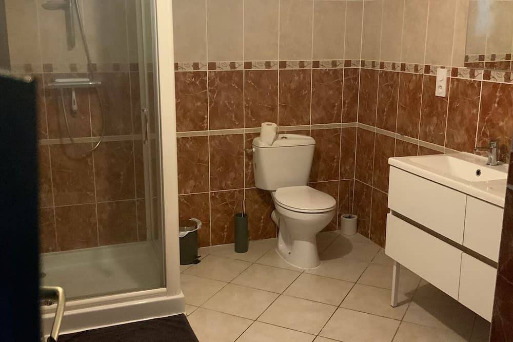 Apartamento entero, Mountain views with Heated pool and optional Jacuzzi. South of France in Olargues, Region de Béziers