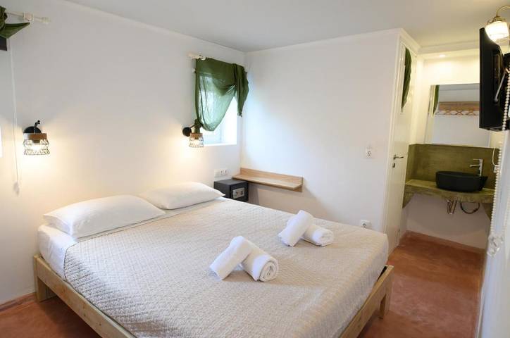 Location de vacances pour 2 personnes, avec jacuzzi et jardin ainsi que bassin pour enfant et piscine dans Egíali - 4