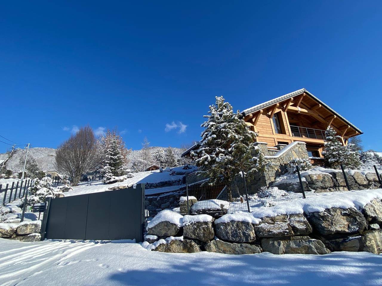 Chalet mit Bergblick, Whirlpool und Sauna in Thyez, Region Bonneville