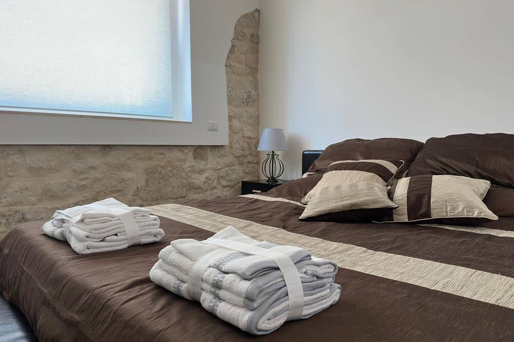 Ganze Wohnung, Fully furnished, small apartment in the historic center of Modica. in Modica (dorf), Modica