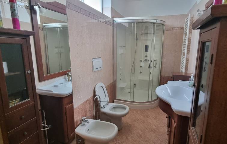 Appartamento intero, Ampio appartamento con giardino in Lesa, Lago Maggiore (Piemonte)
