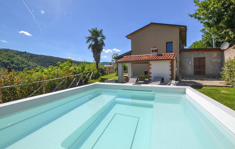 Accogliente appartamento con 1 camera da letto, piscina, giardino e Wi-Fi in Arezzo, Provincia di Arezzo