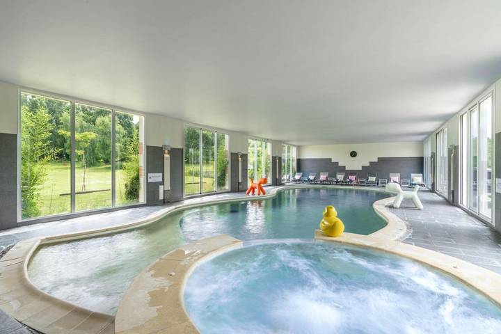 Hôtel pour 2 personnes, avec sauna et jacuzzi ainsi que piscine et jardin