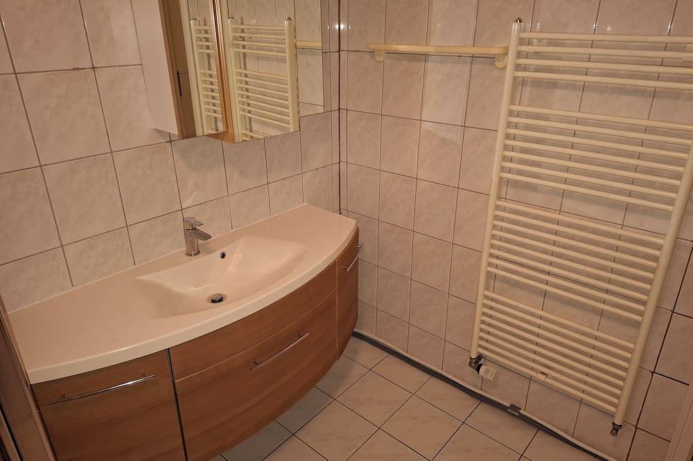 Ganze Wohnung, Ferienwohnung \"Schöne Aussicht\" mit großer Balkon-Terrasse in Nordenham, Wesermarsch