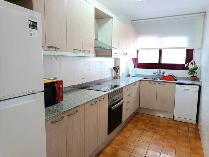 Ganze Ferienwohnung, Seeterrassen-Apartment mit Annehmlichkeiten & WiFi in Platja de les Madrigueres (el Vendrell), Calafell