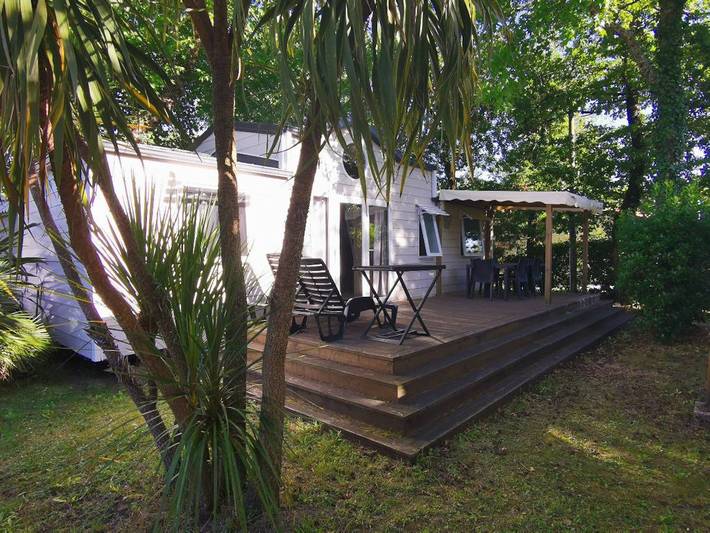 Camping pour 6 personnes, avec jacuzzi ainsi que terrasse et piscine dans Sud Ouest de France