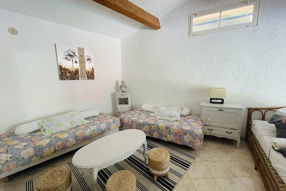 Villa provençale à 10 min à pied de la plage avec 2 chambres climatisées. in Rayol-Canadel-sur-Mer, Côte méditerranéenne (France)
