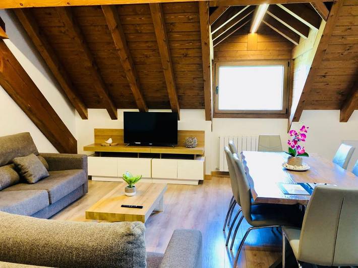 Apartamento para 8 personas, con Terraza además de Jardín y Vistas en Selva de Irati