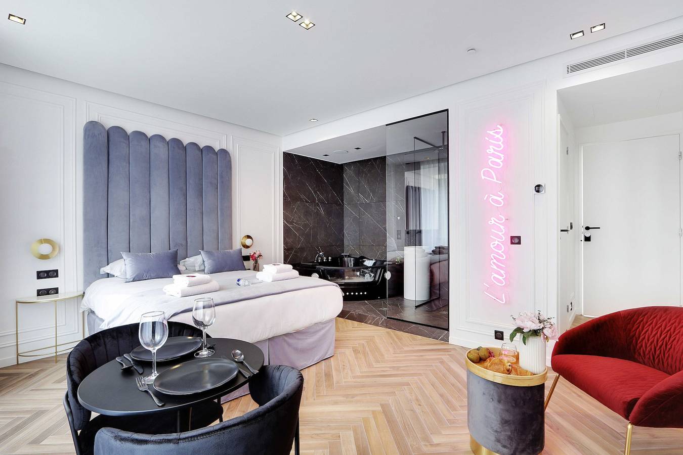 Entire apartment, Superb Suite with Ac Beaubourg Le Marais in 1st Arrondissement, Paris