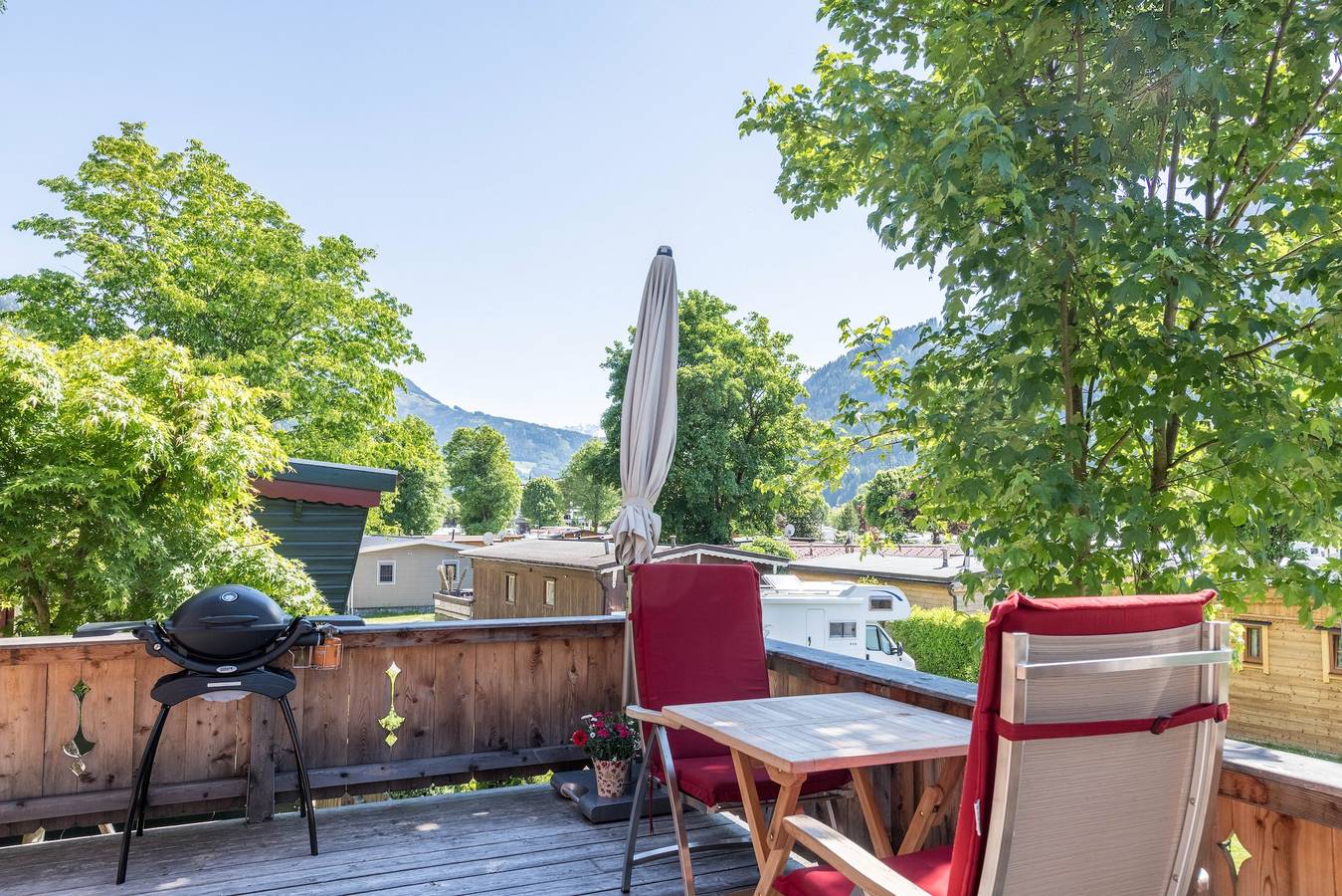 Gemütliches Ferienhaus "Chalet Zur Auszeit" in der Zillertaler Gegend mit Blick auf die Berge in Aschau im Zillertal, Bezirk Schwaz