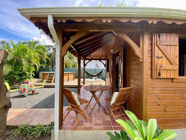 Location de vacances pour 2 personnes, avec vue ainsi que jardin et piscine à Petit-Bourg - 4