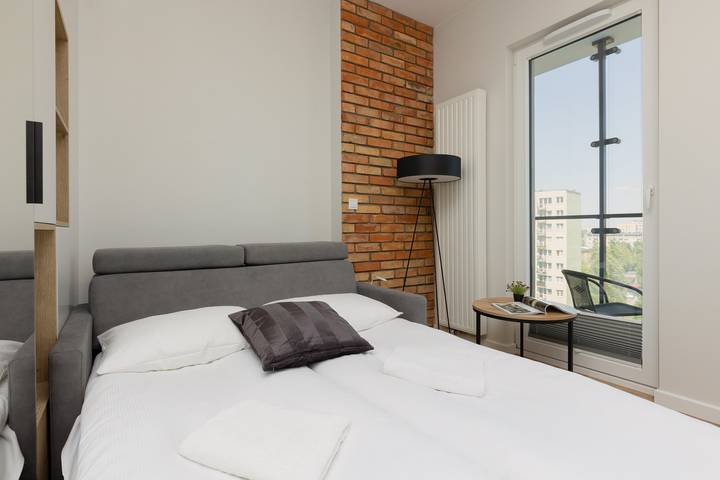 Entire holiday apartment, Cozy Studio | Air Conditioning | Balcony in Warsaw, Masovia
