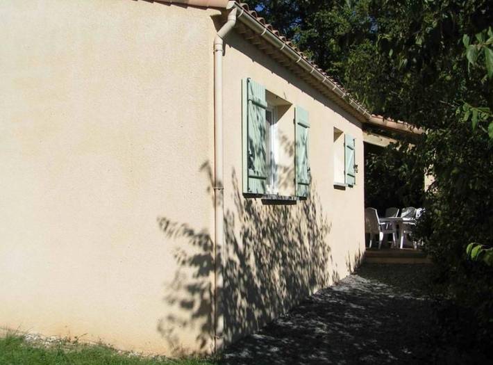 Gîte pour 4 personnes, avec piscine ainsi que jardin et terrasse à Saint-Alban-Auriolles - 2