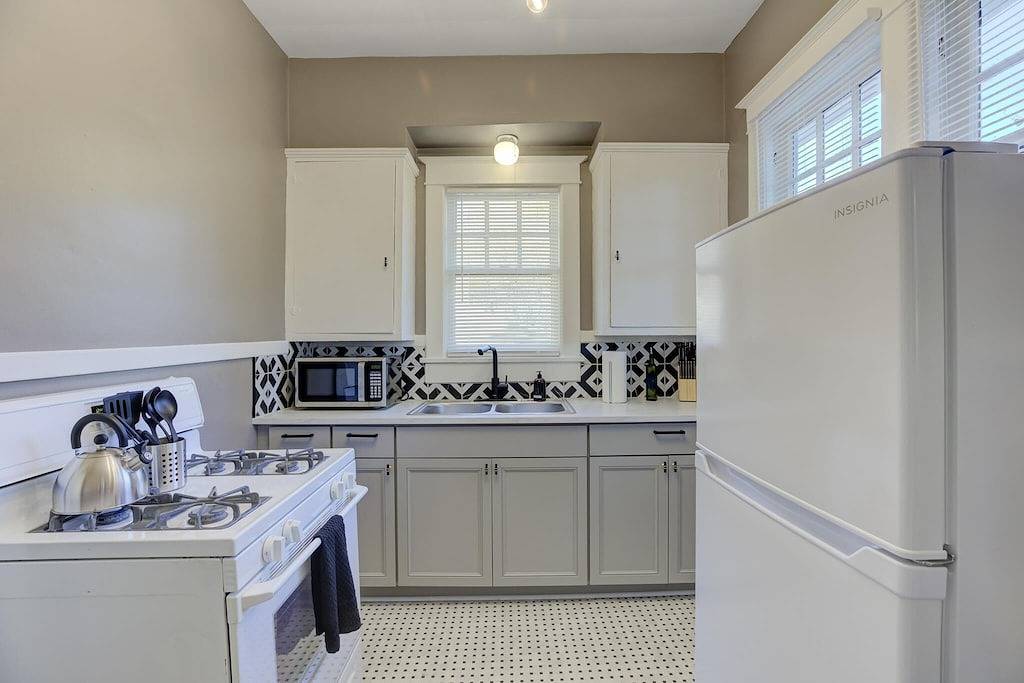 Ganze Wohnung, Vintage Boho Apartment in Great Midtown Location! in Memphis, Tennessee