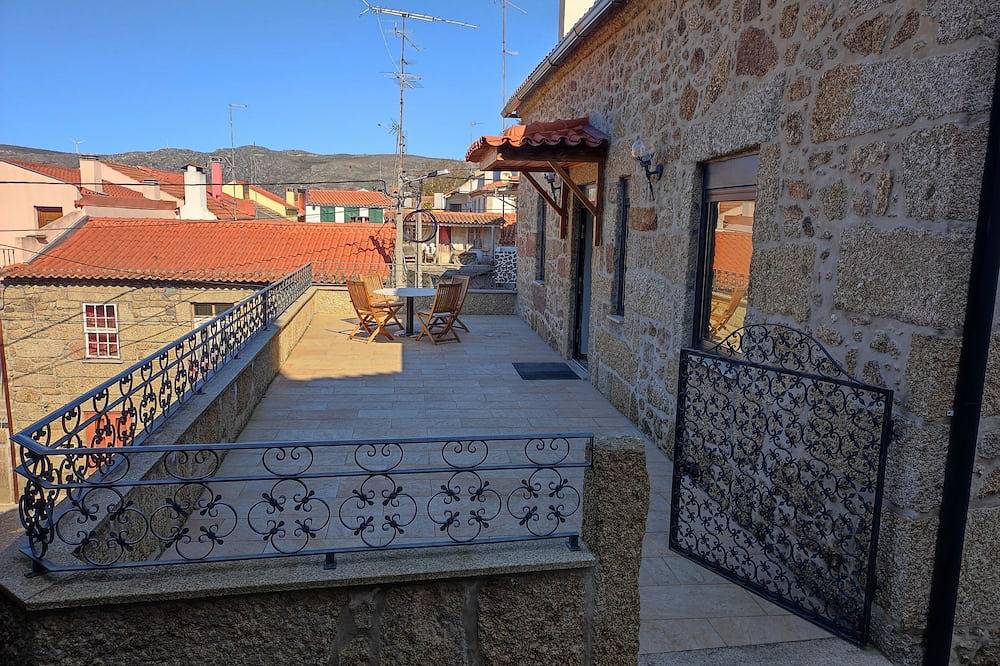 Casa Cruz. in Beira Interior Norte, União de freguesias de Corujeira e Trinta