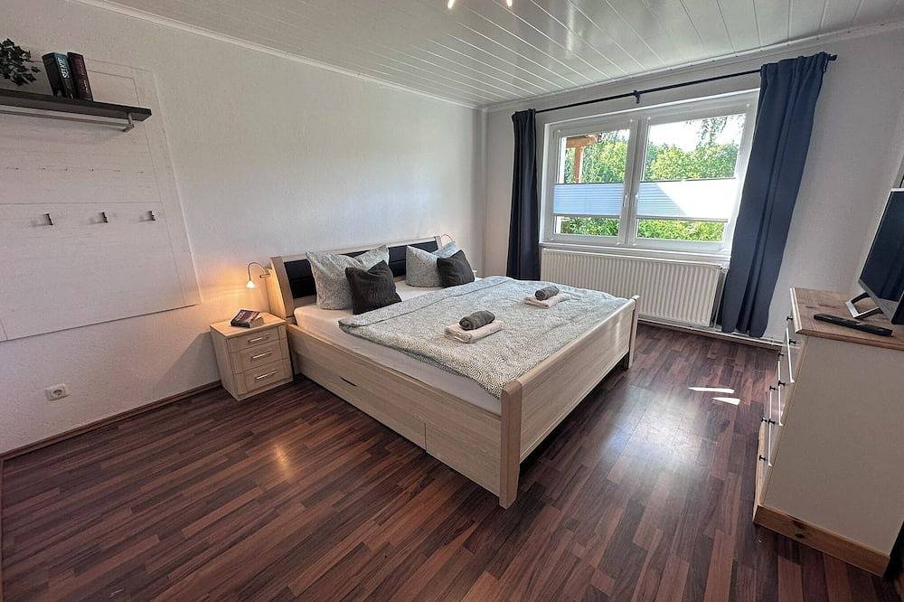 Ferienhaus Eickhof mit Kamin, Billard, Tischtennis, Kicker und gratis W-Lan in Warnow (bei Bützow), Naturpark Nossentiner/Schwinzer Heide