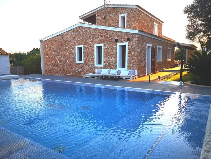 Ferienhaus für 8 Personen, mit Pool und Ausblick sowie Garten und Seeblick, mit Haustier - 1