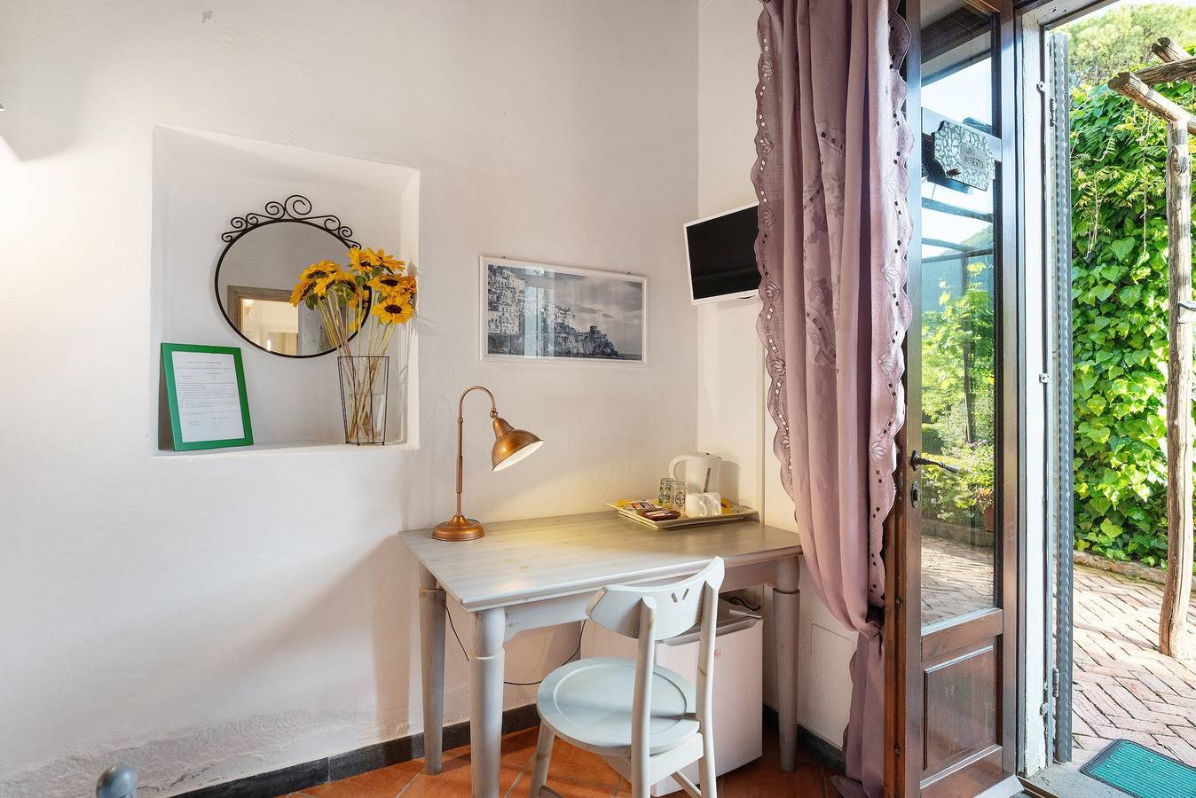 Agriturismo 'Double Room with Garden' with Mountain View, Shared Pool and Wi-Fi in Fisciano, Salerno Province