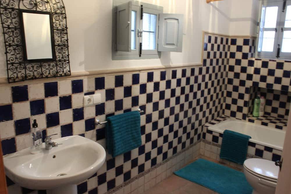 Apartamento entero,  Las Estrellas, self catering in traditional cortijo in Andalucia with views in Villanueva del Trabuco, Provincia de Málaga