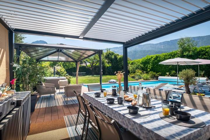 Villa pour 8 personnes, avec Jacuzzi et Terrasse ainsi que Jardin et Piscine en Haute-Savoie - 4