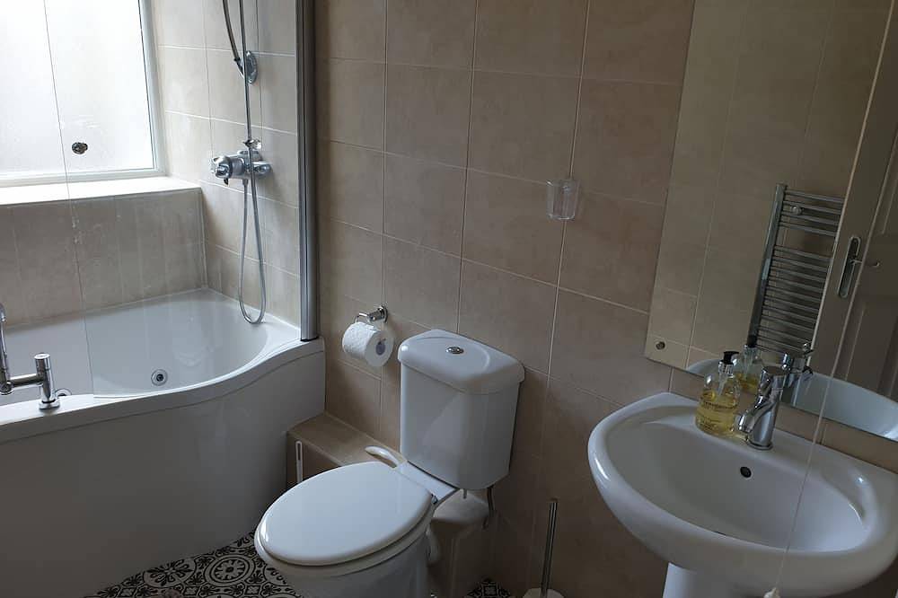 Entire apartment, An elegant and spacious home from home at Lindley in Huddersfield, West Yorkshire