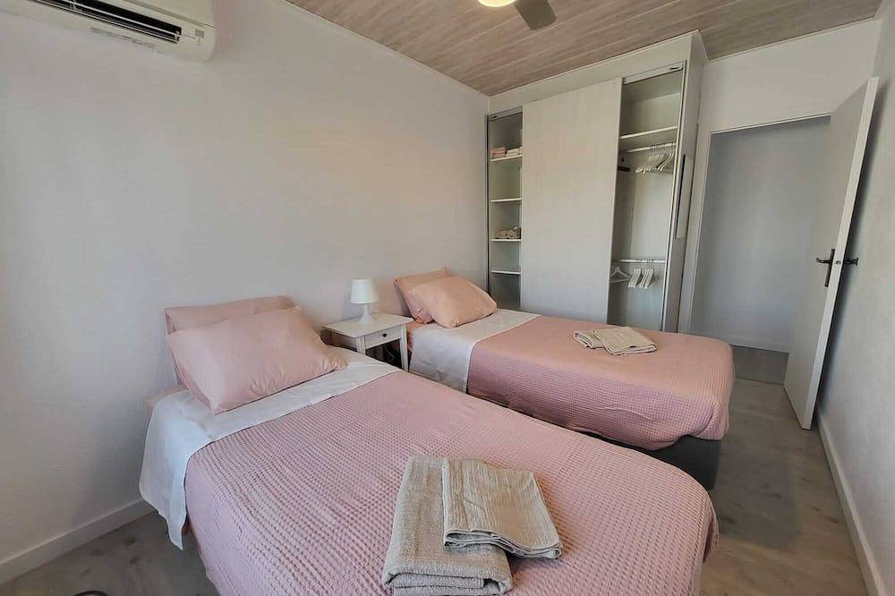 Charming villa with swimming pool, very well equipped and 900m from the beach in Torredembarra, Costa Dorada