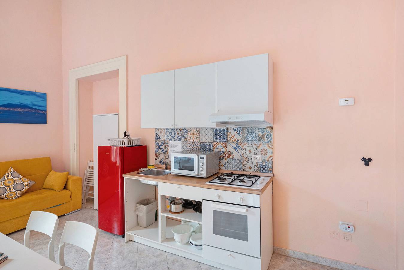 Vakantiehuis 'Il Cantuccio Di Diana' met Balkon, Wi-Fi en Airconditioning in Napels, Provincie Naples