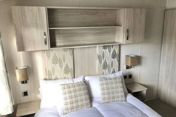 Chalet for 6 People in Milford-on-Sea, Hampshire, Photo 1
