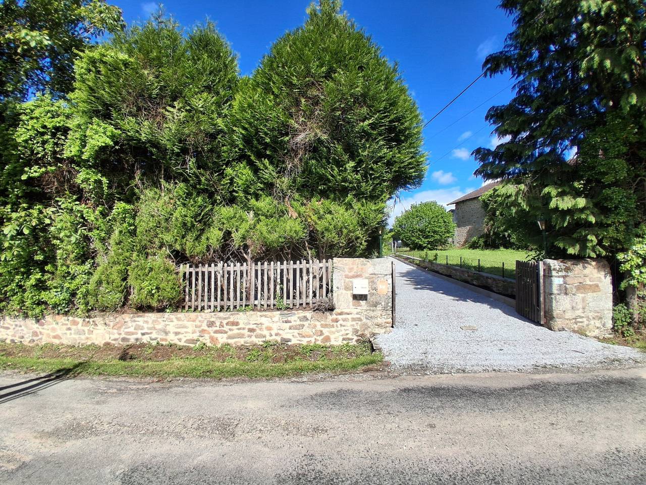 Chambre d’hôte pour 2 personnes avec jardin in Moissannes, Région de Limoges