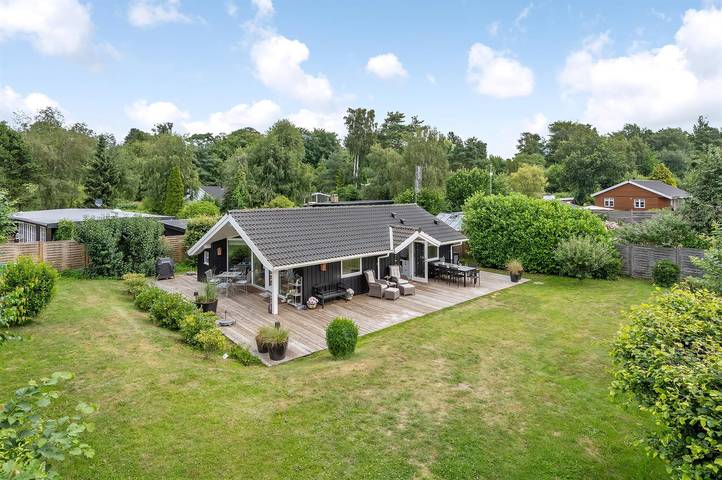 Feriehus for 5 personer, med Terrasse og Hage i Hornbæk