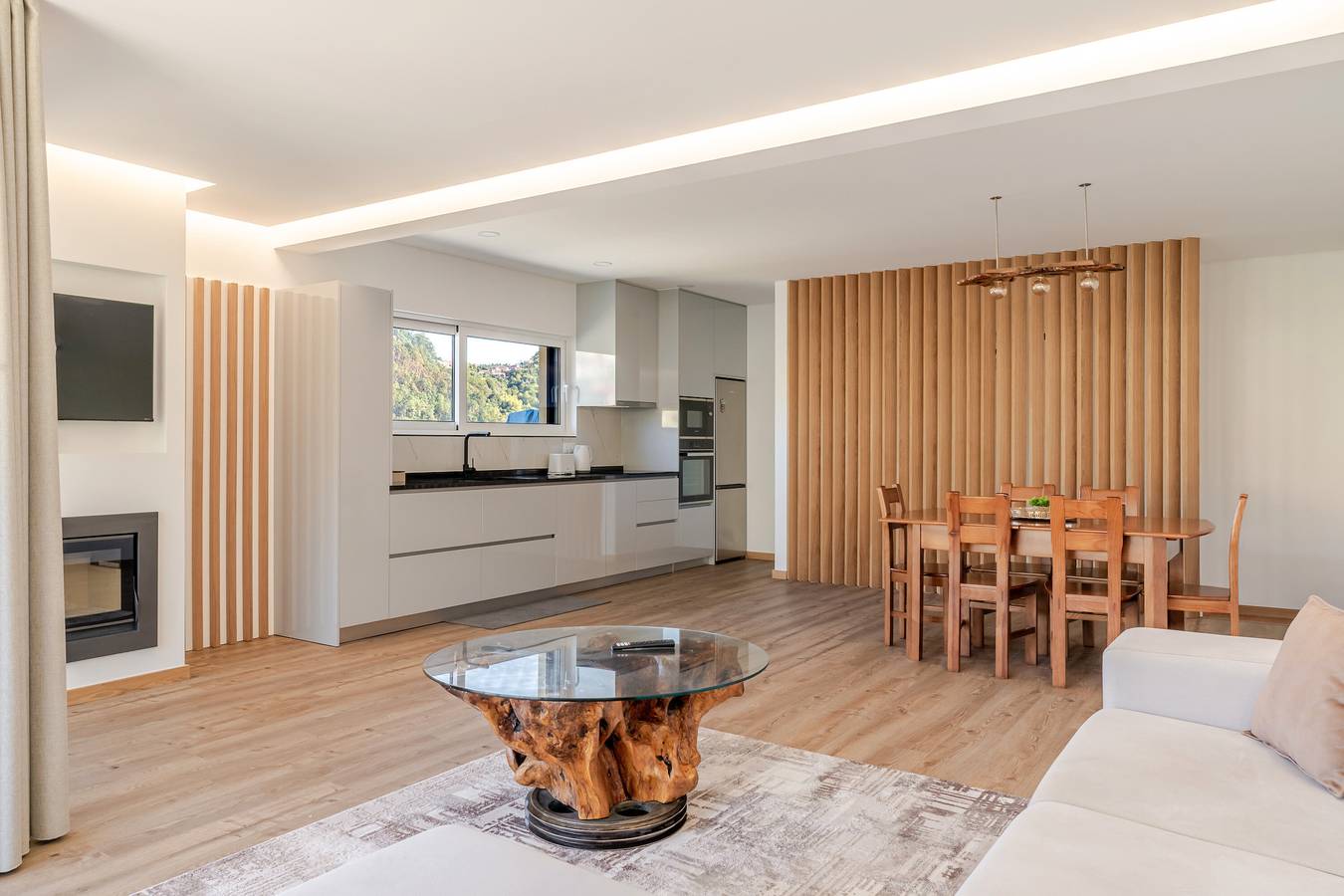 Casa de Férias 'Serração T2' com Vista para o Lago, Wi-Fi e Ar Condicionado in Rio Caldo, Distrito de Braga