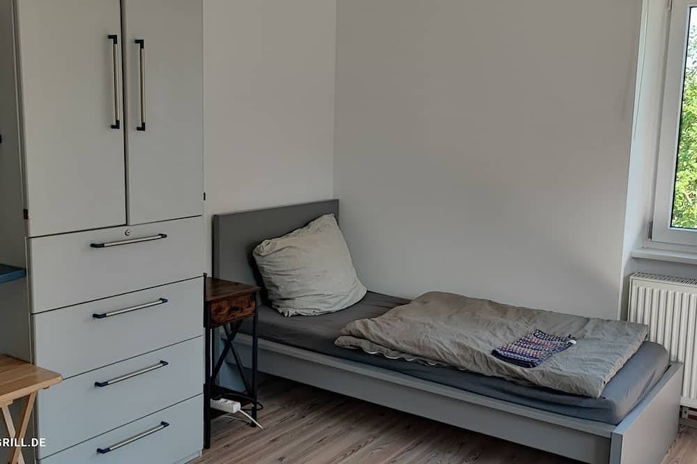 Ganze Wohnung, Monteuwohnung bei Würzburg bis 6 Persohnen mit großem Parkplatz/Wlan /Grill in Veitshöchheim, Fränkisches Weinland