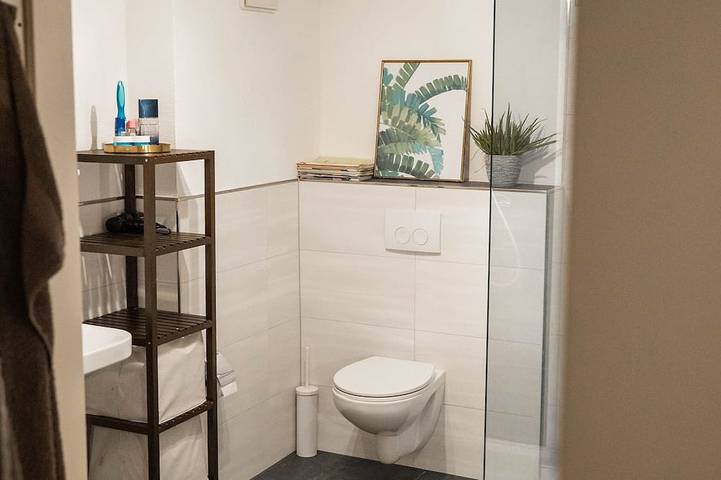 Apartamento entero, Ruhiges Apartment mit großem Balkon in Alt-West, Leipzig
