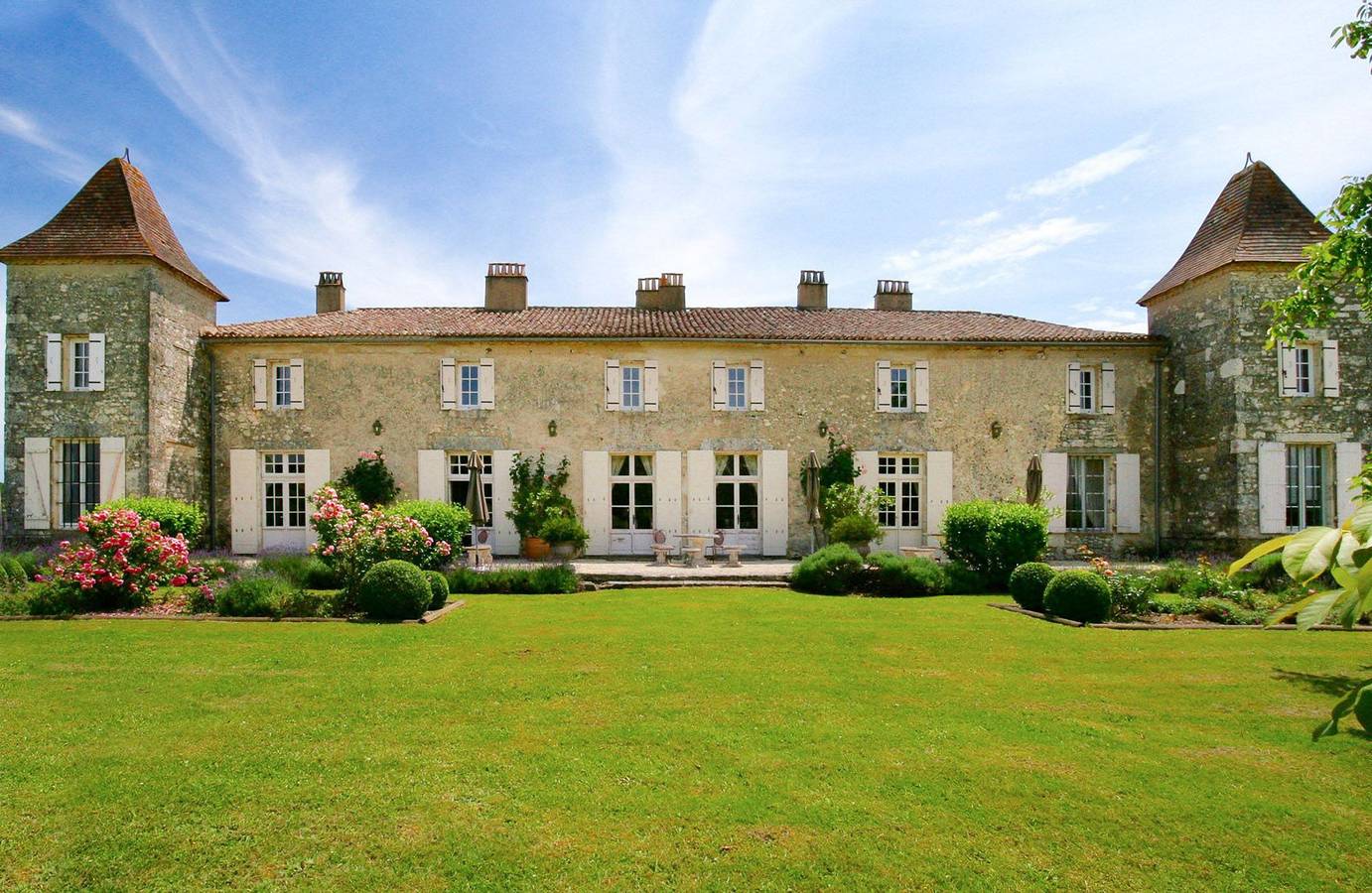 Château pour 11 personnes avec piscine in Riocaud, Région de Libourne
