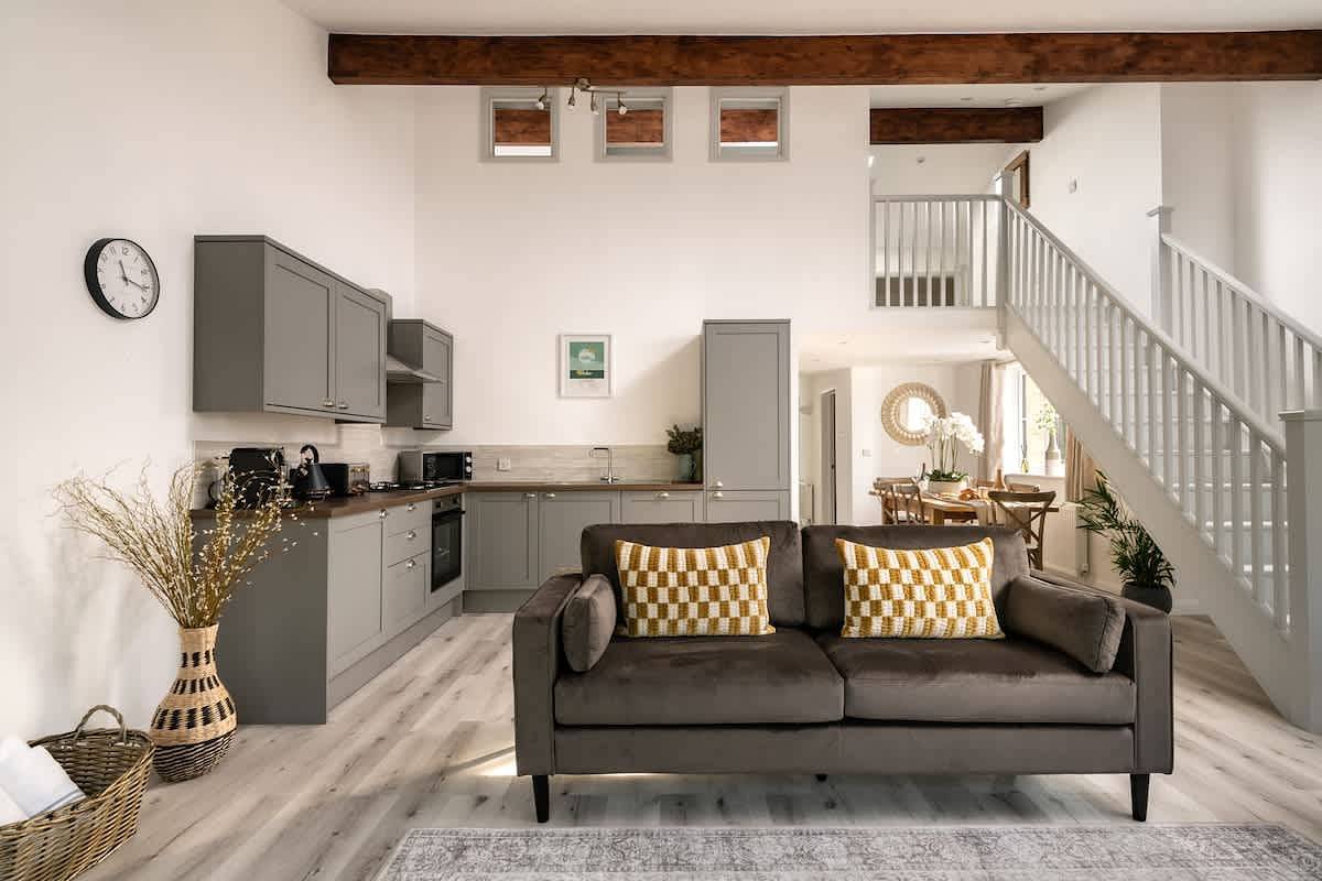 New Market - Modern Stay in Cotswolds with Hot Tub in Gloucestershire