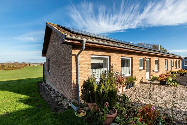 Ferienwohnung für 4 Personen, mit Garten und Seeblick in Brodersby