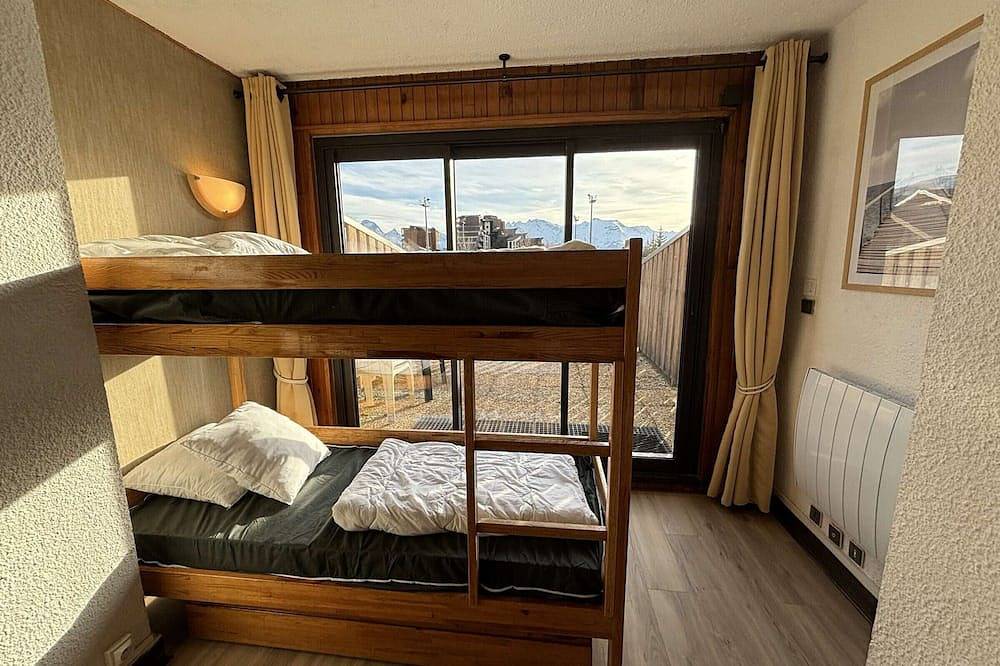 Entire apartment, Central Studio for 4 in L'Alpe d'Huez with Ski-in/Ski-out Access in Huez, Écrins National Park