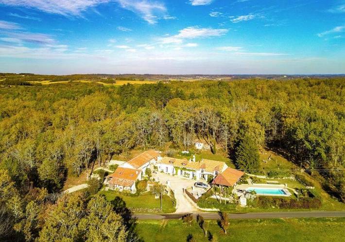 Location de vacances pour 2 personnes, avec vue ainsi que piscine et jardin, animaux acceptés à Sorges - 2