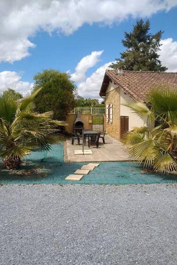 Location de vacances pour 4 personnes, avec piscine ainsi que terrasse et jardin à Laujuzan - 3