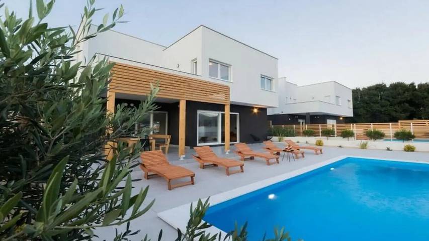 Villa für 10 Personen, mit Terrasse und Pool auf Pag - 4
