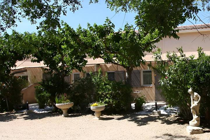 Chambre d’hôte pour 2 personnes, avec jardin et piscine dans les Bouches-du-Rhône - 3